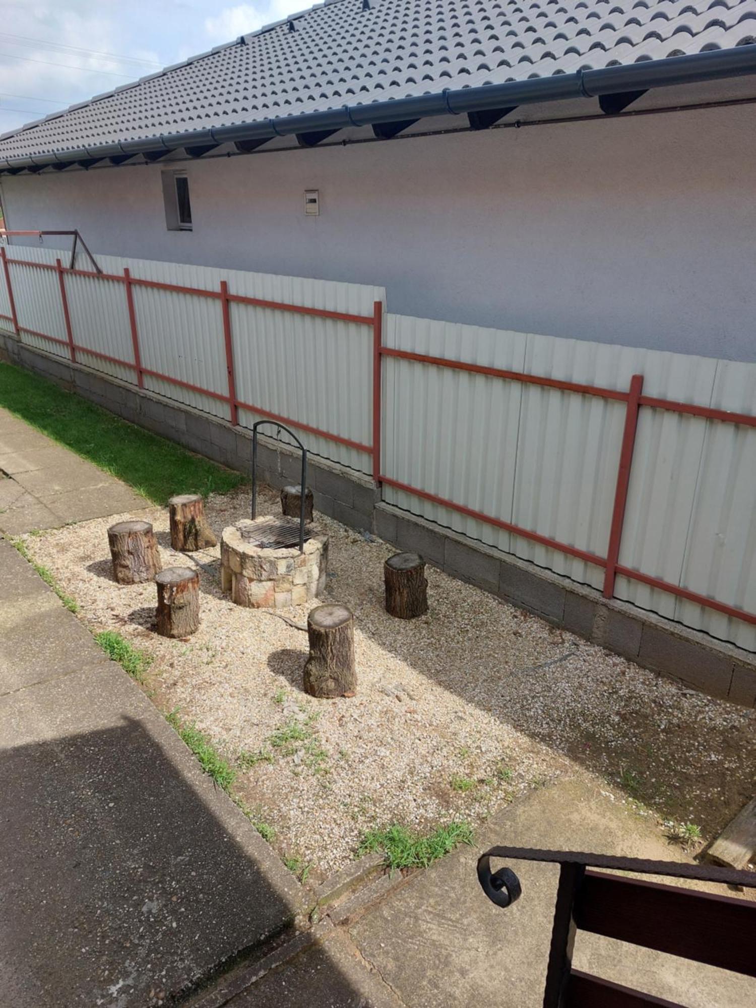 Akacvirag Airport Vendeghaz Daire Debrecen Dış mekan fotoğraf