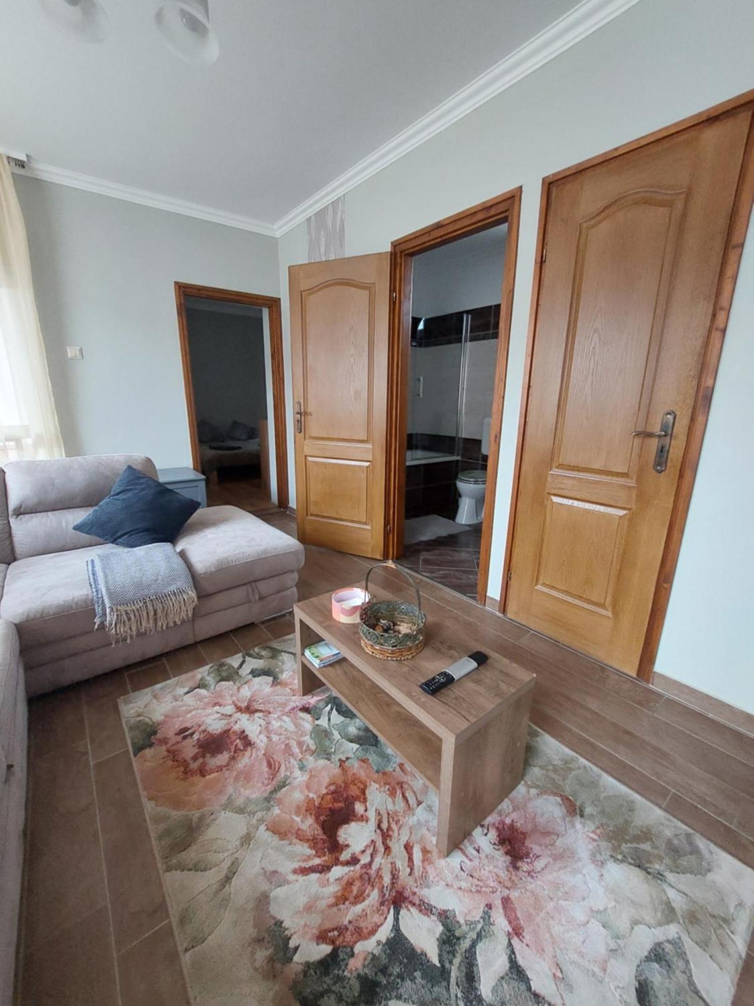 Akacvirag Airport Vendeghaz Daire Debrecen Dış mekan fotoğraf